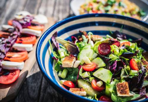 Insalata mista: 5 idee facili e golose per prepararla d'estate 