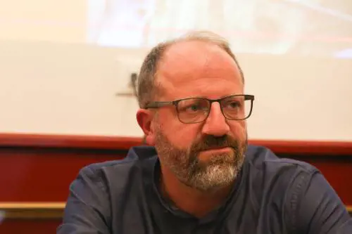 Fdi: "Punire i colpevoli". Sinistra tra silenzi e delirio a 5 Stelle