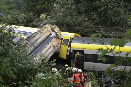 Deraglia un treno: 4 morti e 34 feriti