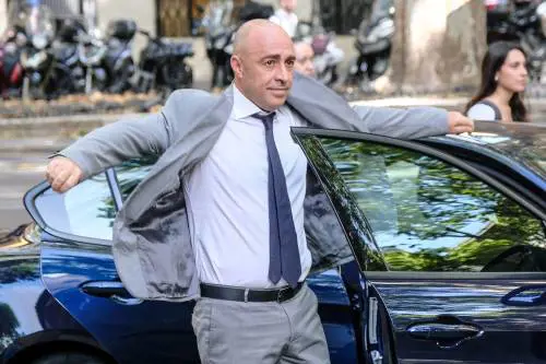 Taranto, gli ambientalisti anti-Ilva assediano il comune: si dimette il sindaco Bitetti