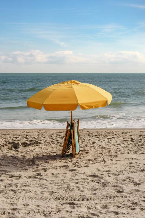 Lasci l'ombrellone per tenere occupato il tuo posto in spiaggia? Ecco cosa rischi