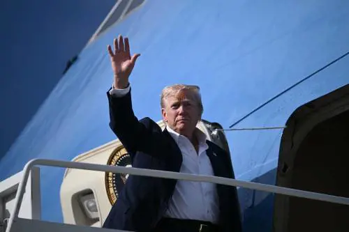 Trump attacca Mosca: "Nessuna risposta, una vergogna. Sanzioni tra 10 giorni"