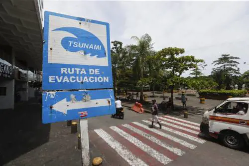 Terremoto e tsunami, allerta globale