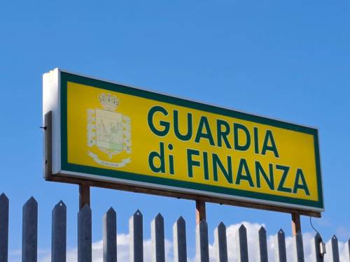 Incassano 400mila euro di pensione della nonna morta da 20 anni