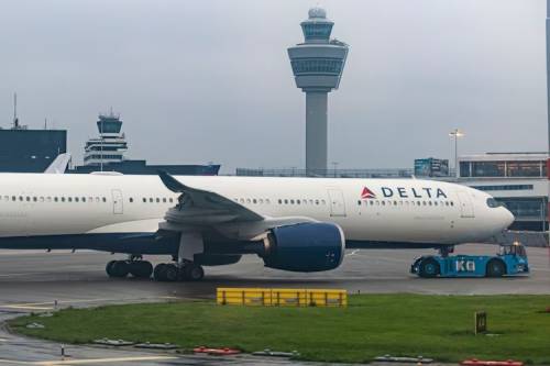 Paura su un volo diretto ad Amsterdam: 25 feriti per forti turbolenze