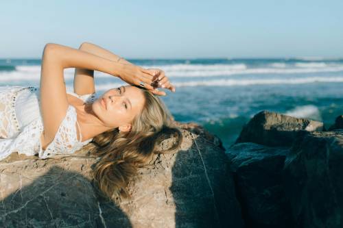 Abiti all'uncinetto per un look boho chic anche a 50 anni. Quali i modelli ideali