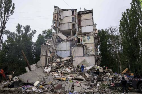 Droni sul centro di Kiev: ancora vittime. L'hub militare "nel mirino" distante 20 km