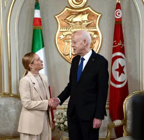Meloni vola in Tunisia e Turchia. Sul tavolo energia e migranti. Il nodo delle partenze dalla Libia