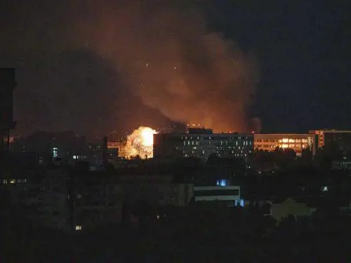 Ucraina, pioggia di missili su Kiev: Trump manda Witkoff a Mosca. Putin ora vuole la pace a lungo "termine"