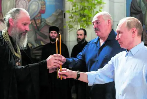 Putin sfida ancora. E Trump sposta due sottomarini  "Sono nucleari"