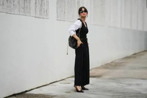 Gilet, come indossarlo con stile in estate. Gli outfit imperdibili anche a 50 anni