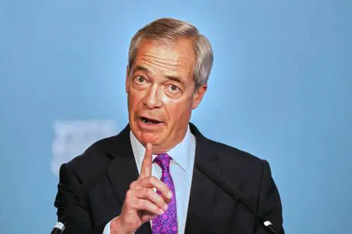 Restore Britain sfida Nigel Farage: dalle tasse all'immigrazione è scontro nella destra britannica