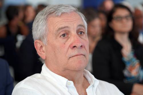 Tajani: "Ora la flat tax al 24%". Forza Italia rilancia il taglio Irpef