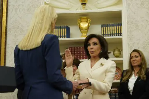 Trump sceglie un altro volto di Fox News: chi è Jeanine Pirro nominata al vertice della giustizia Usa