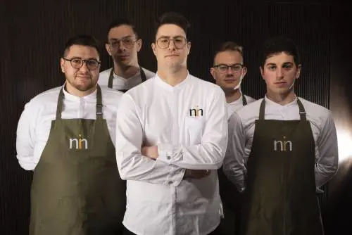 Ristorante Nin, lo chef Andrea De Lillo con la sua brigata