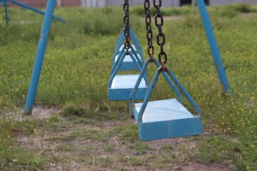 Muore a 6 anni colpita da un’altalena: cinque indagati per omicidio colposo