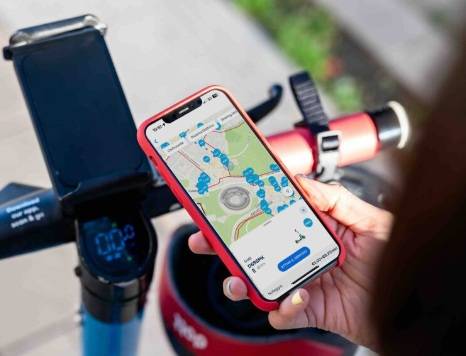 Mobilità, accordo tra Telepass e Dott per bici e monopattini integrati nell’app