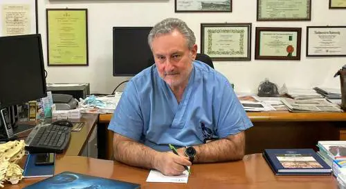 Salvo con un dardo in testa. "E l'ho operato da sveglio"