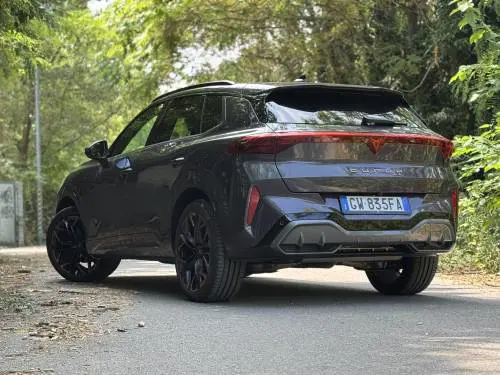 Cupra Terramar: guarda la gallery dell'ibrido da 272 CV