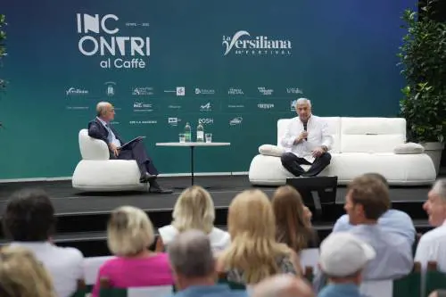 Tajani: "Il Ponte sullo Stretto? Dedicato a Berlusconi"