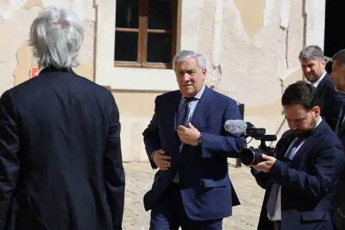 Tajani: "A Gaza cose inaccettabili, ma non è genocidio. Troppo presto per uno Stato palestinese"