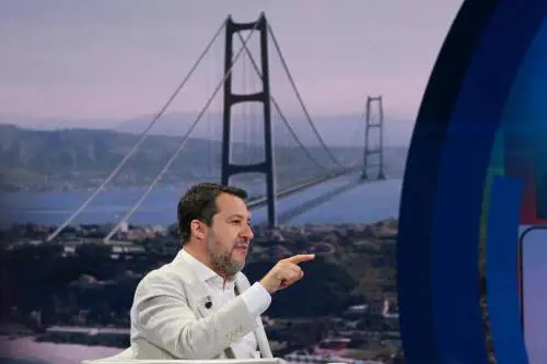 Salvini: "I cantieri per il Ponte sullo Stretto tra settembre e ottobre"