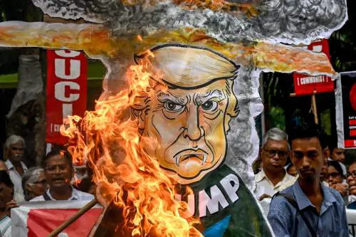 Ucraina, il pressing del tycoon su Mosca. Domani scattano le sanzioni secondarie