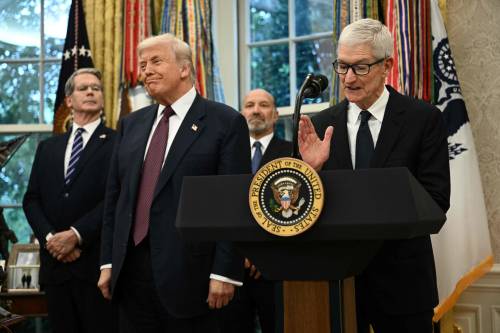 Dazi, primo effetto: Apple investe 100 miliardi negli Usa