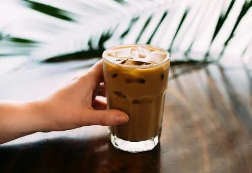 Caffè, 5 modi per prepararlo a casa d'estate come bevanda fresca ed energizzante