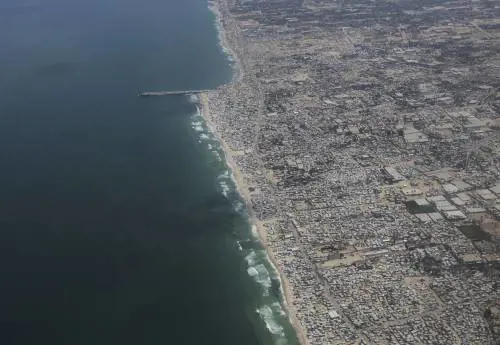 Netanyahu: "Libereremo Gaza e la daremo a forze arabe". Idf: "Occuparla ci porterà in un buco nero"
