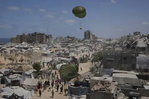 Israele lancia l'operazione Gaza. "No all'annessione, sarà araba"