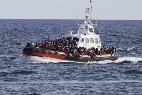 Immigrazione illegale, Italia nel mirino: come cambiano le strategie dei trafficanti