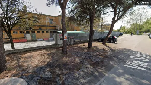 Rapinano e stuprano una 19enne in un capannone: arrestati tre tunisini