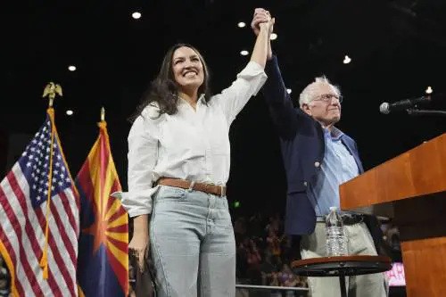  Alexandria Ocasio-Cortez e Bernie Sanders e i rally contro gli oligarchi
