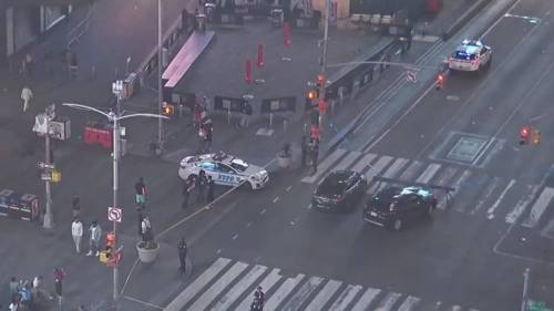 Paura e sangue a Times Square: giovane spara sui passanti