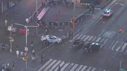 Paura e sangue a Times Square: giovane spara sui passanti 