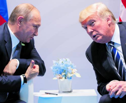 Trump invita Putin: "Pace vicina". Dubbi sulla formula e su Zelensky