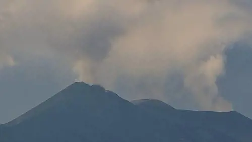 L'Etna fa paura, colata lavica a 3mila metri. Allarme per i voli