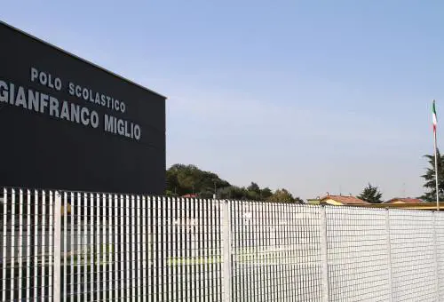 Il sindaco di sinistra cancella Gianfranco Miglio da Adro. Ira della Lega: "Ignorante e codardo"