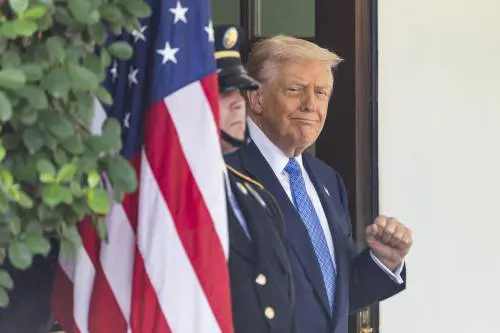 Pressioni, minacce e sicurezza nazionale: così i dazi sono diventati il “coltellino svizzero” di Trump