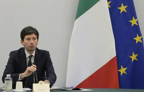 Covid: il blocco dei voli era contrario all'Oms, ma Speranza non lo sapeva