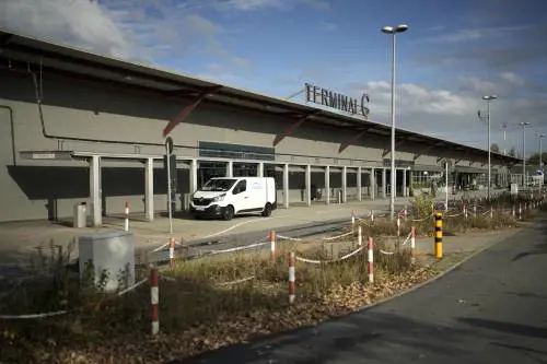 100 milioni per la sicurezza del centro migranti: lo scandalo che travolge la Germania