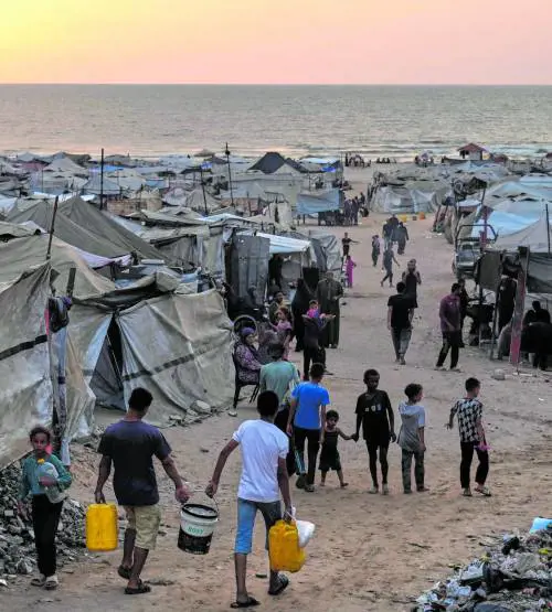 Usa, sospesi i visti per i palestinesi di Gaza: ecco chi c'è dietro la mossa di Trump