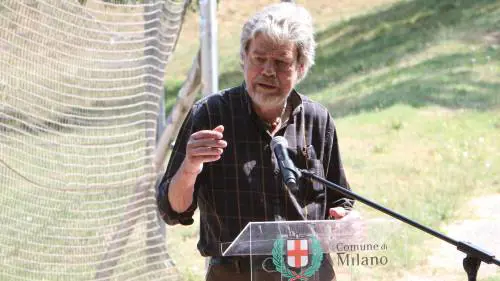 Messner: "Montagne rovinate da auto, selfie e influencer"