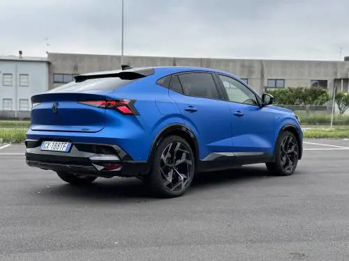 Renault Rafale plug-in: guarda la gallery del suv da 300 CV