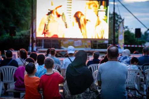 L'islam radicale "oscura" il film su Barbie. La Francia passa da "Sottomessa" a suicida