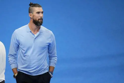 I campioni della NFL non sanno nuotare e chiedono aiuto a Phelps