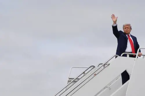 Il ritiro delle truppe, i territori e gli attimi di tensione: ecco i retroscena della telefonata Trump-Zelensky