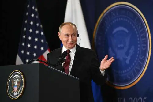 "Sta costruendo una super antenna". Il piano di Putin per intercettare le comunicazioni Nato