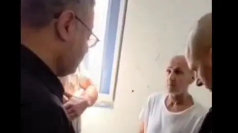 Il falco Ben Gvir provoca in carcere Barghouti. "Non vincerete". E i palestinesi protestano